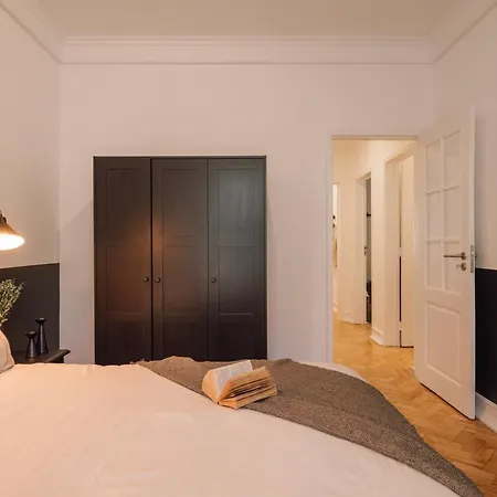 Alp - 3 Bedrooms, Office And Terrace In Alvalade Apartment *