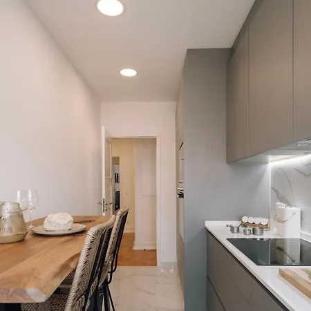 Alp - 3 Bedrooms, Office And Terrace In Alvalade Apartment *