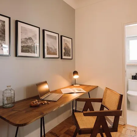 Alp - 3 Bedrooms, Office And Terrace In Alvalade Apartment